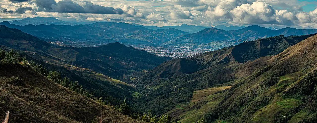 Paisaje montañoso de la provincia de Loja, Ecuador